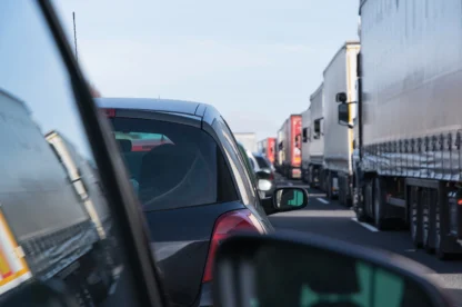 ¿Por qué tarda tanto en resolverse mi acuerdo por accidente de tráfico en Chicago?
